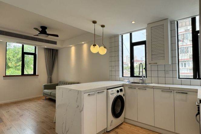 Standard 1Br Apt + balcony /Jianguo rd / South Shanxi rd /Iapm/11.2K