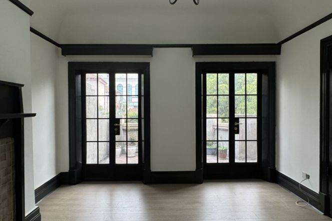 Classic 3BR 2BA Old Apt w/Terrace nr Jing'an Temple