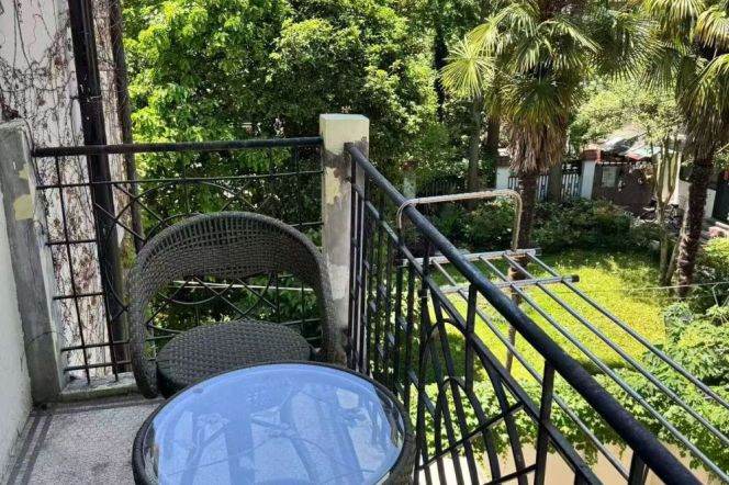 Beautiful Old house + balcony Changle Rd 12k