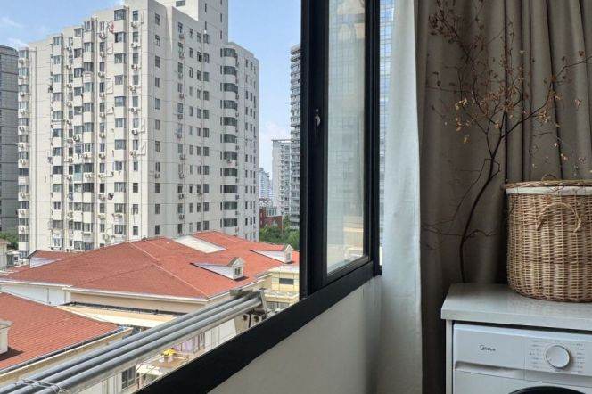 Spacious&Modern&Sunny 1Br  + Elevator | New renovation | Xujiahui