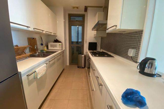 High-Floor Sunny 2BR Opposite Taikoo Hui — 20,000 RMB