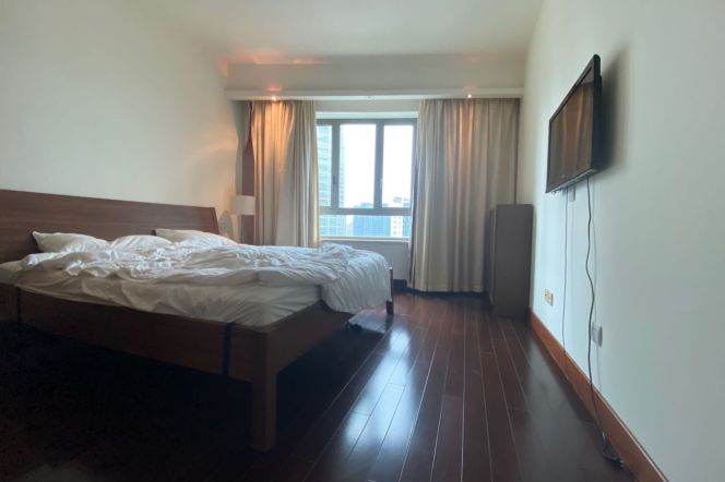 High-Floor Sunny 2BR Opposite Taikoo Hui — 20,000 RMB