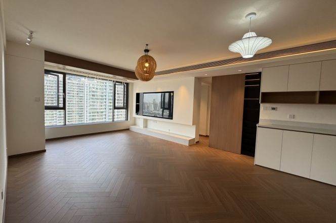 4 Brs, 3 Baths, Floor heating/Central ac/Oven, 170 sqm, Bund House @ Xiaonanmen station L9