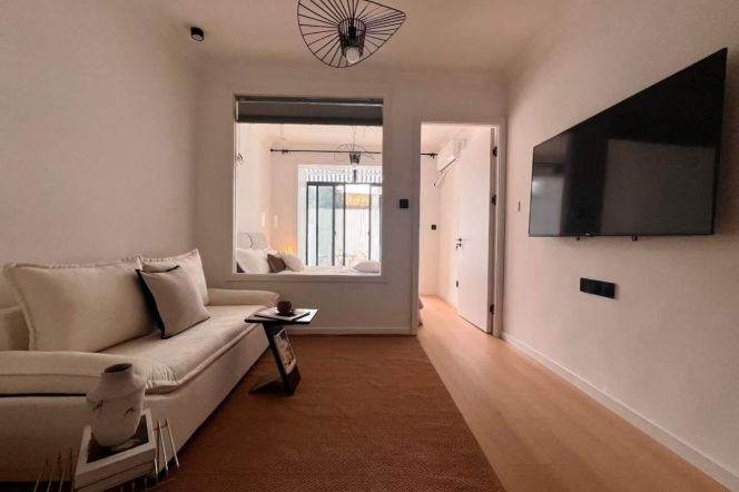 Nice yard+modern 1br 1lr/brand furniture/cozy&clean,Changping rd@L7