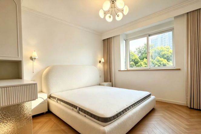 2 Brs, 2 Baths, Central ac/Dish washer, 140 sqm, Suzhou River @ Zhenping metro L3,4&7
