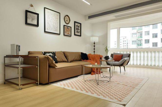 3 Brs, 2 Baths, Floor heating/Central ac/Oven, 160 sqm @ Lianhua metro L1