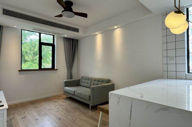 Standard 1Br Apt + balcony /Jianguo rd / South Shanxi rd /Iapm/11.2K