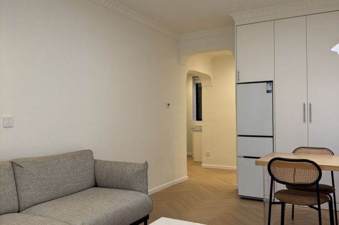 Spacious 1br |South Shanxi rd & Iapm | Newly 1Br+ balcony +heating