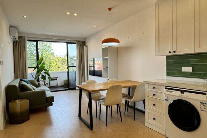Spacious 1BR + open balcony | Famous Changshu rd metro L1/7 | All south