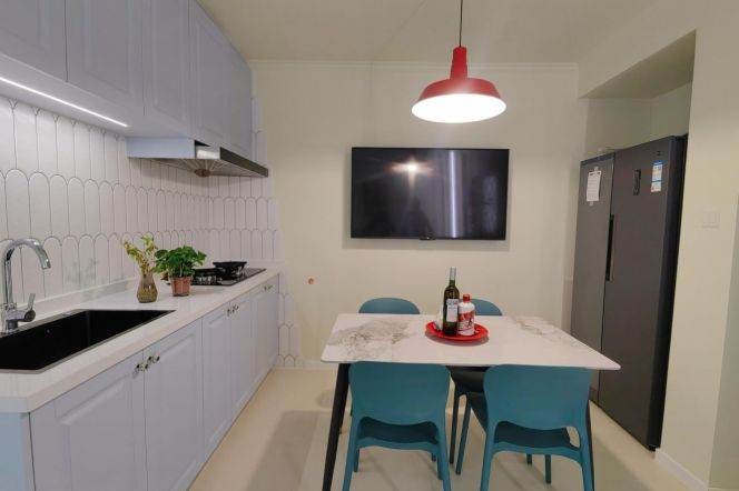 Unique 3 br (also can be 2 br+ 1 study room) next West Bund. easy to L11 LongYao Rd st