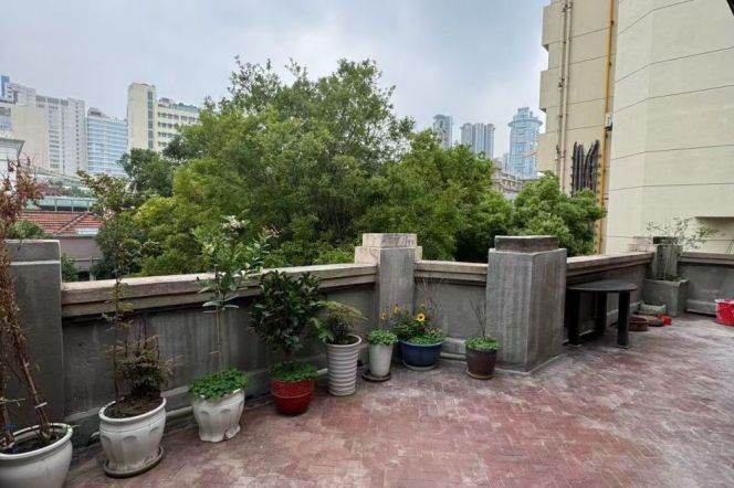 3 Brs, 2 Baths with Private Terrace/Central ac/Wall heating, 130 sqm @ Jingan temple L2&7