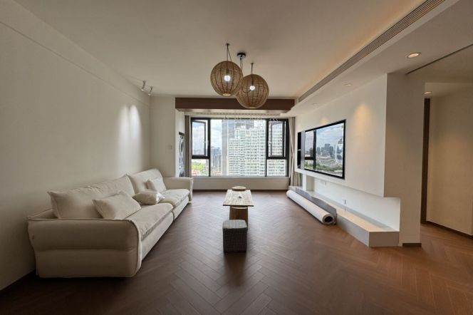 4 Brs, 3 Baths, Floor heating/Central ac/Oven, 170 sqm, Bund House @ Xiaonanmen station L9