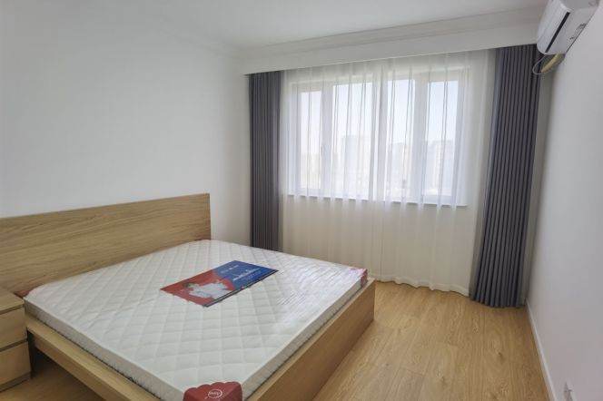 3 Brs, 2 Baths, Floor heating/Dish washer, 140 sqm, Gym, Swimming pool @ Hongbaoshi metro L10