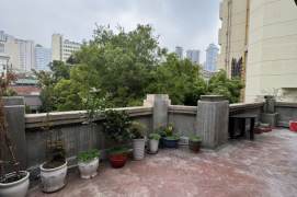 Classic 3BR 2BA Old Apt w/Terrace nr Jing'an Temple