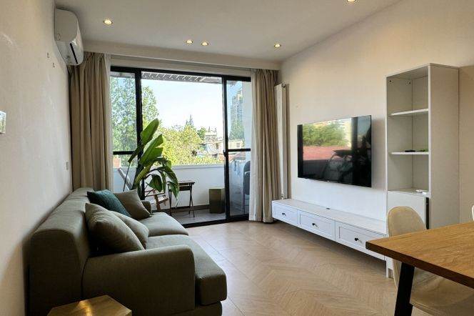 Spacious 1BR + open balcony | Famous Changshu rd metro L1/7 | All south