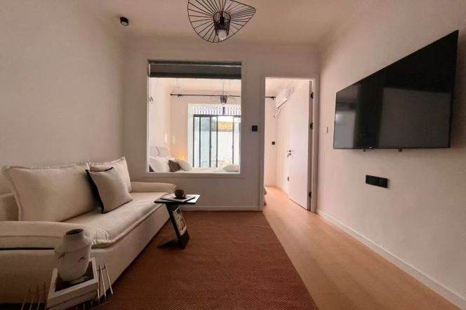 1BR+Private Yard/Changping Road Metro