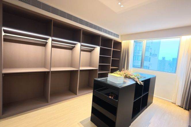 Spacious 1BR/Storage room/JiangSu Rd. Line2&11/Luxury interior/