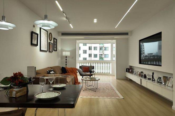 3 Brs, 2 Baths, Floor heating/Central ac/Oven, 160 sqm @ Lianhua metro L1