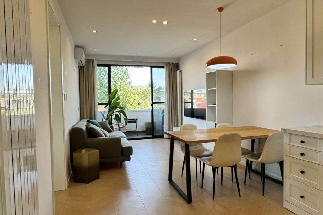 Spacious 1BR + open balcony | Famous Changshu rd metro L1/7 | All south