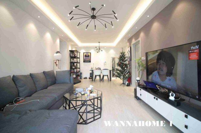 Spacious&Bright&Modern 2Bdrs 2Baths Apt+W Nanjing Rd CBD+Open Balcony/Great Compound