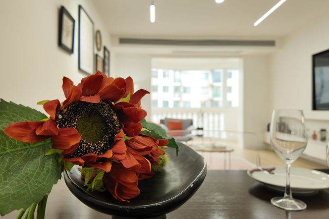 3 Brs, 2 Baths, Floor heating/Central ac/Oven, 160 sqm @ Lianhua metro L1