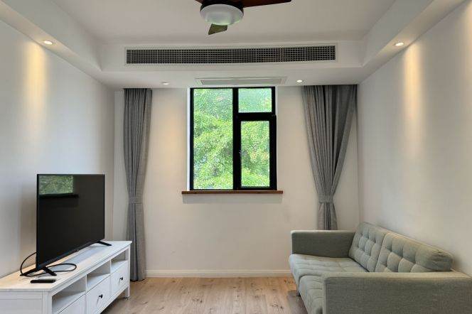 Standard 1Br Apt + balcony /Jianguo rd / South Shanxi rd /Iapm/11.2K