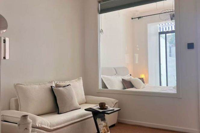 1BR+Private Yard/Changping Road Metro