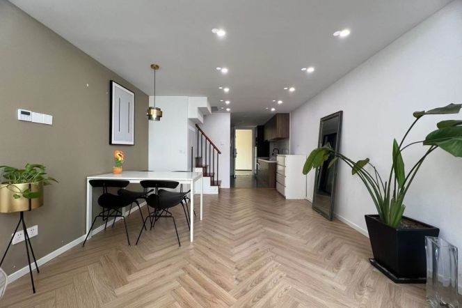 Short Term super nice modern 2 br golden location M2/7/14 Jing'an Temple 