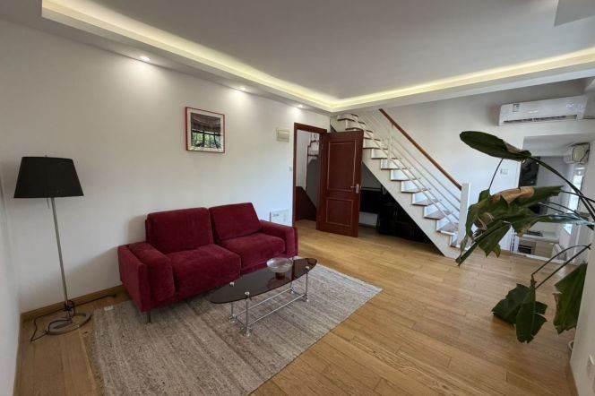 Nice terrace 2Brs/2Lrs/1Bt apt nr South shanxi rd,M1/10/12