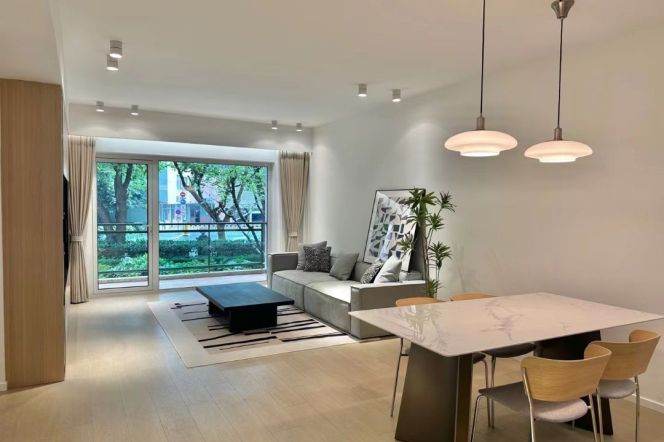 Modern 3brs with floor heating anf balcony in Lujiazui