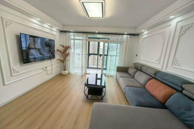 3 Brs, 2 Baths, Balcony/Oven/Dryer, High rise Building, 145 sqm @ Dapuqiao metro L9