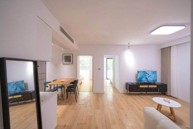 Modern 3brs with floor heating and balcony in Xujiahui 
