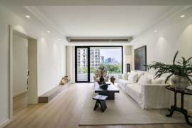 west Nanjing rd Taikoo hui 3-Bedroom Apartment with Outdoor Balcony 