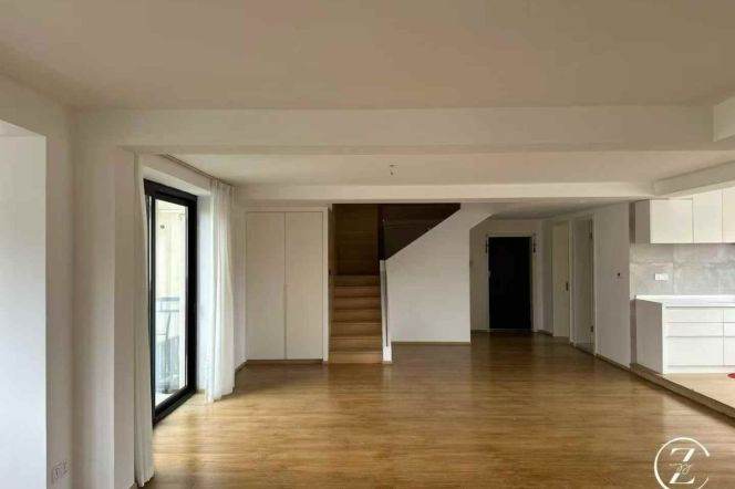 Expansive 4BR 3BA 220m² Penthouse w/Terrace nr Jiangsu Rd Station