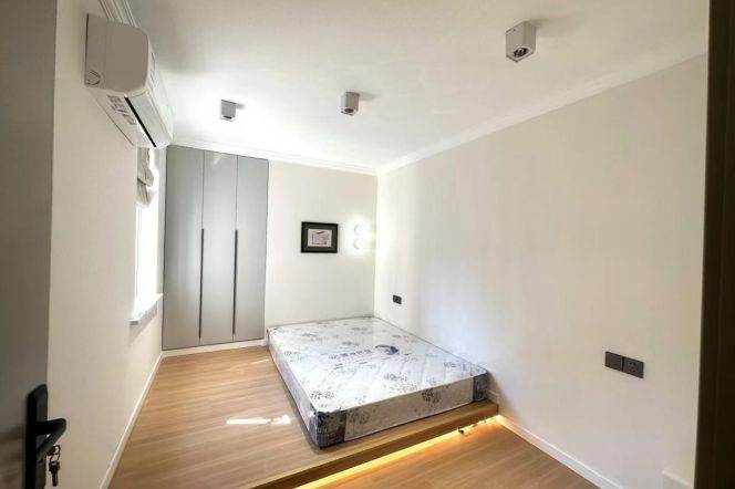 Qufu rd/modern 2br 1lr/high floor/bright room/Nice deco&location,@L12/8