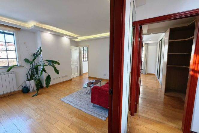 2 Brs with Private Terrace, Wall heating, Oven, 110 sqm @ South Shaaxi metro L1,12&10