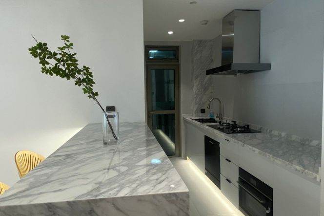 Modern 2brs with floor heating and balcony in Jing an area