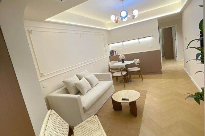 Jiangsu rd/spacious 1br 2lr/central AC/with Parking/big living room,@L11/2