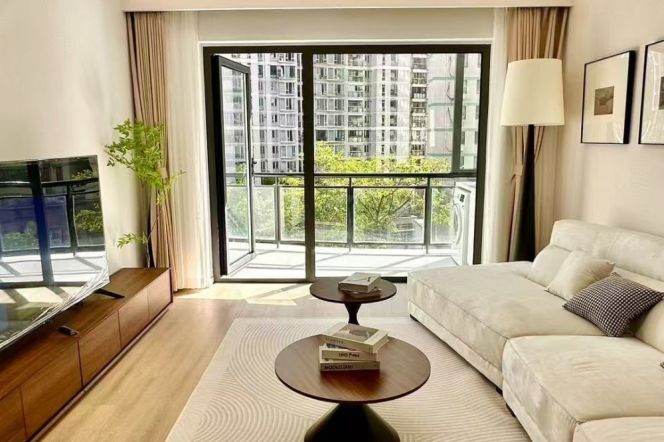 Brand new decoration 3brs with floor heating and balcony in Xujiahui area