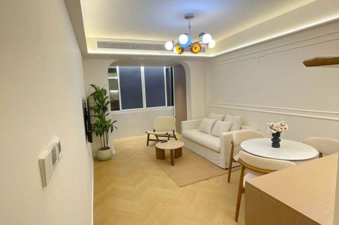 Jiangsu rd/spacious 1br 2lr/central AC/with Parking/big living room,@L11/2