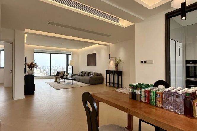 4BR 3BA 180m² Residence Overlooking Century Park