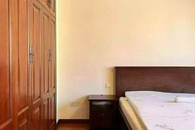 High ceiling 2BR APT Wall heating Jianguo rd 18k