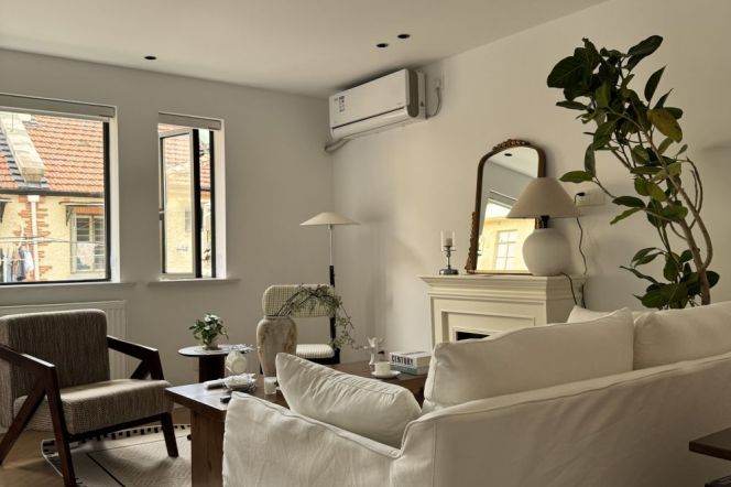 Whole building 2Br | Julu rd ,Xiangyang rd | IAPM & Jing'an Temple Metro L1/10/12