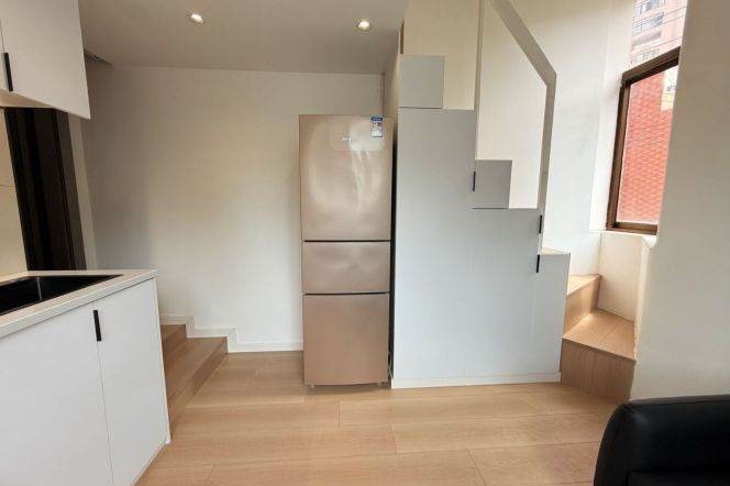 Great Value-1bed -Loft - elevator - renovated-line 1/12/13 Hanzhong Road 