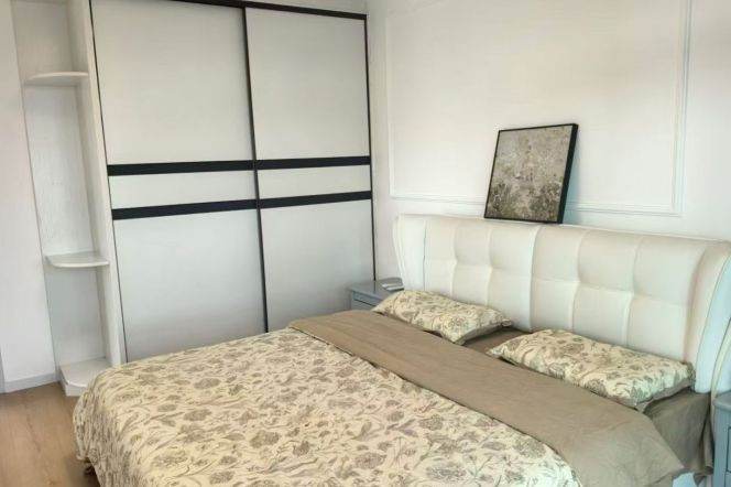 3 Brs, 2 Baths, Balcony/Oven/Dryer, High rise Building, 145 sqm @ Dapuqiao metro L9