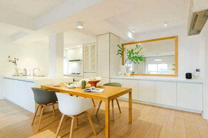 Modern decoration 3brs with floor heating  and balcony in central Xuhui 
