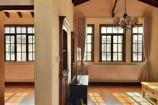 High ceiling 2BR APT Wall heating Jianguo rd 18k