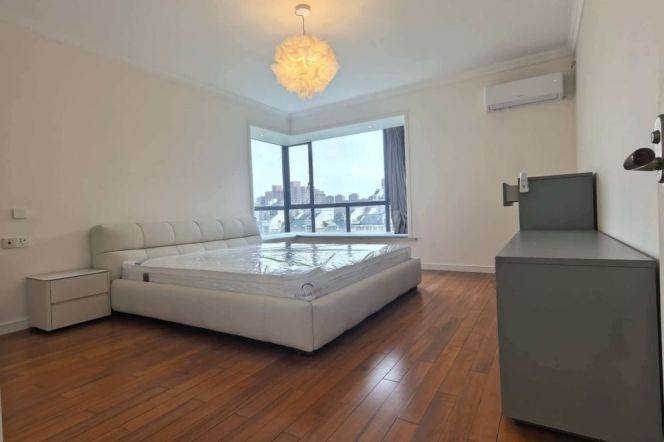 3 Brs, 2 Baths, Oven, Dryer, Parking lot, High end Compound @ Songyuan metro L10