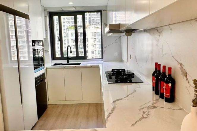 Brand new decoration 3brs with floor heating and balcony in Xujiahui area