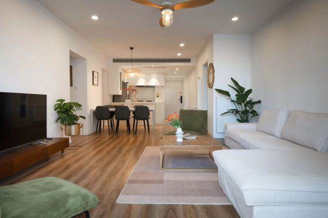 Modern 3brs with balcony and wall heating belong to Jing an temple area 